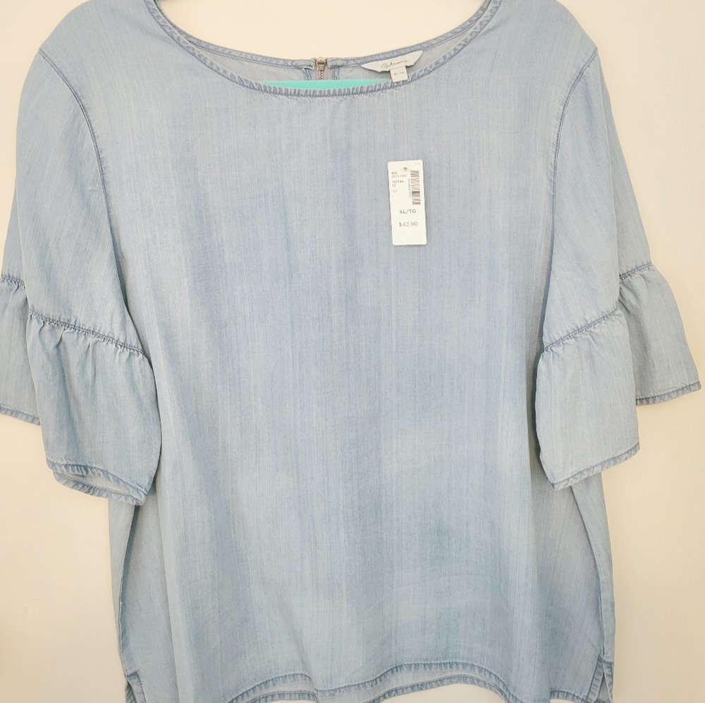 Reitmans jean shirt New size XL, short sleeves with ruffle.